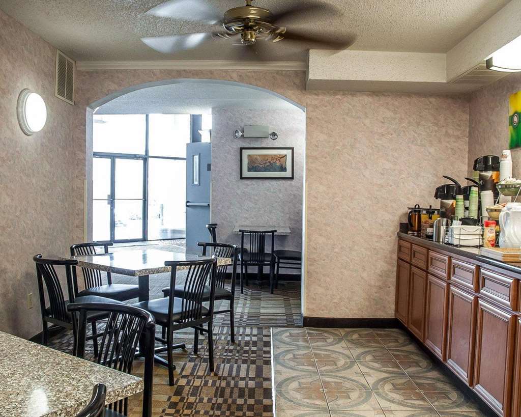 Quality Inn Near Six Flags St. Louis Pacific Restaurante foto